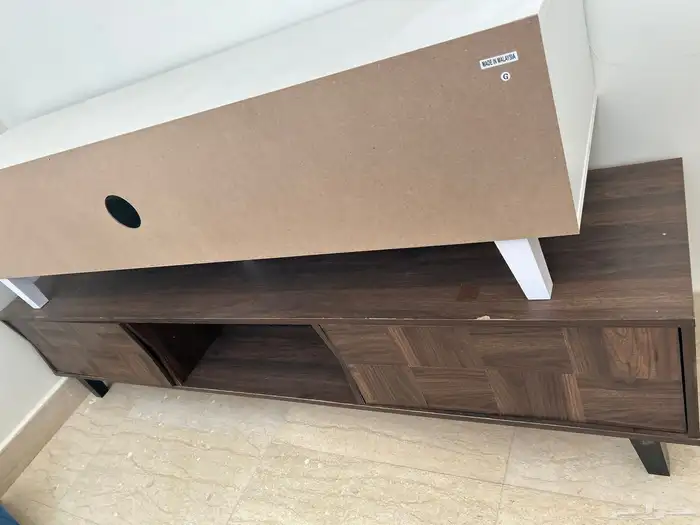 طاولات تلفزيون شبه جديده 0