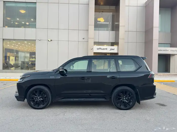 للبيع جيب لكزس بلاك اديشن 2020 سعودي 6