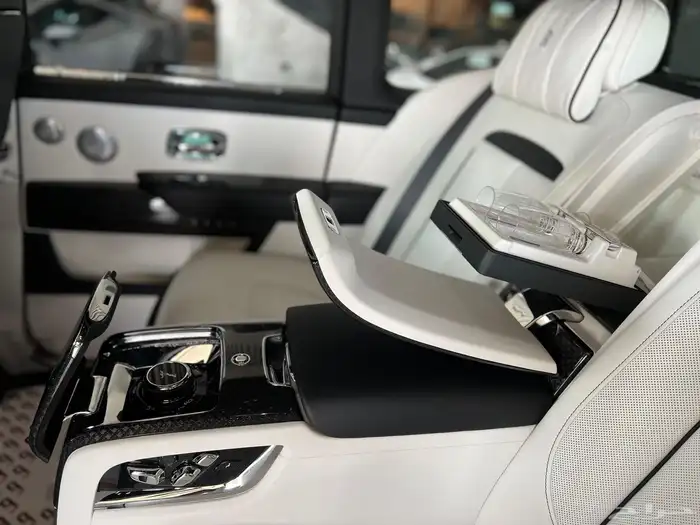 كولينان بلاك بادج - Rolls-Royce Cullinan Black Badge 2025 11