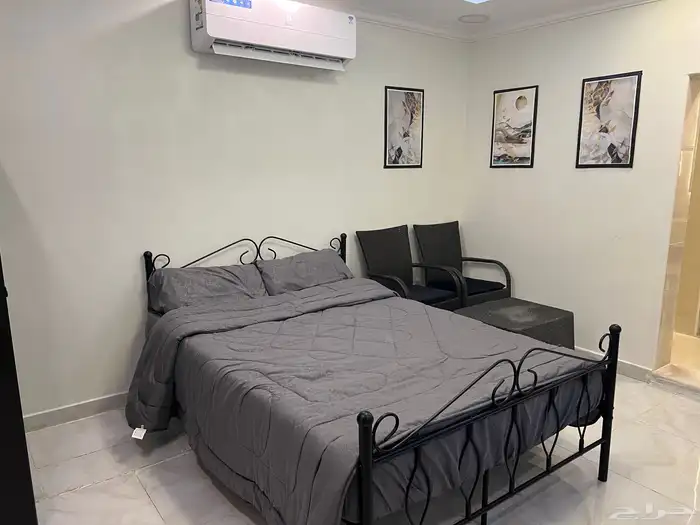 غرفة ومطبخ وحمام مؤثثه مع المويه والكهرباءالسعر.(2200) 4