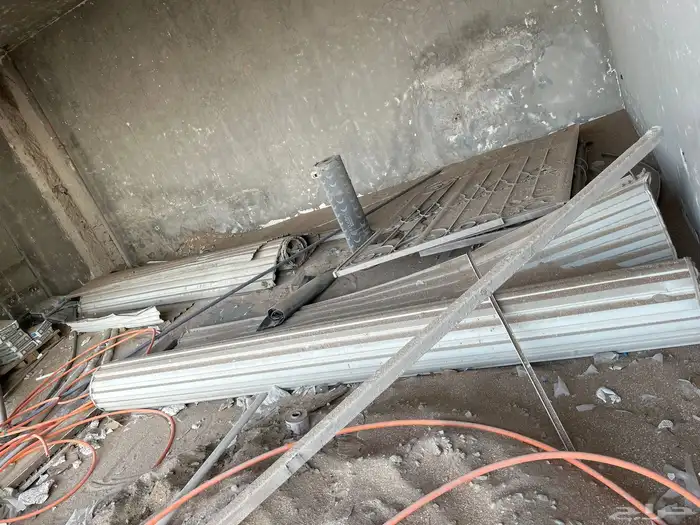 3 ابواب حديد سحاب و 22 باب خشب 1