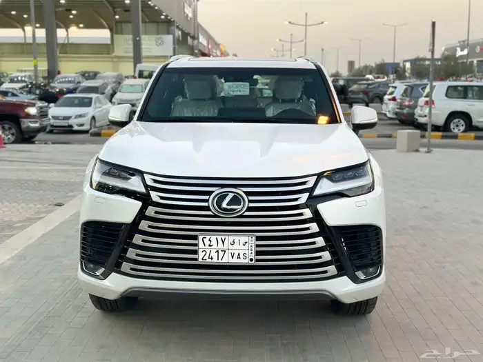 جيب لكزس موديل2023 فل كامل سعودي باقي على الضمان والصيانة 0