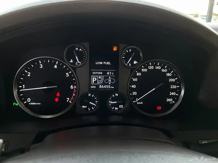 للبيع لكزس LX570 دي دي 2014 فل كامل عبداللطيف عداد 86 الف 18