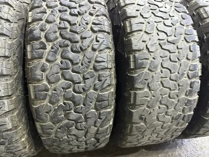 جنوط فيول 6 مسمار مع كفرات نص حجري مقاس 17 13