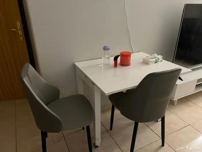 اغراض بيت كارسيت و طاوله سفرة 1