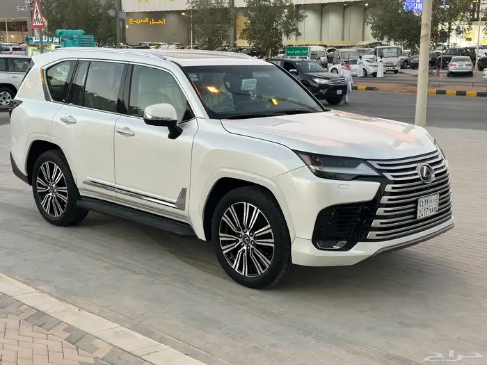 جيب لكزس موديل2023 فل كامل سعودي باقي على الضمان والصيانة 2