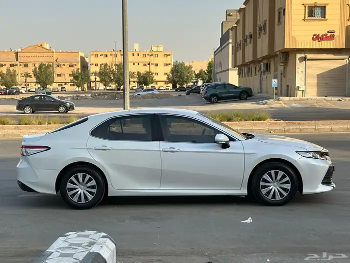 كامري 2020 LE نظيفة للمستخدم 6