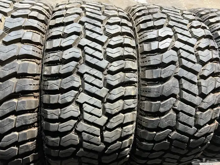 جنوط همر 6 مسمار مع كفرات حجري مقاس 325 50 22 12