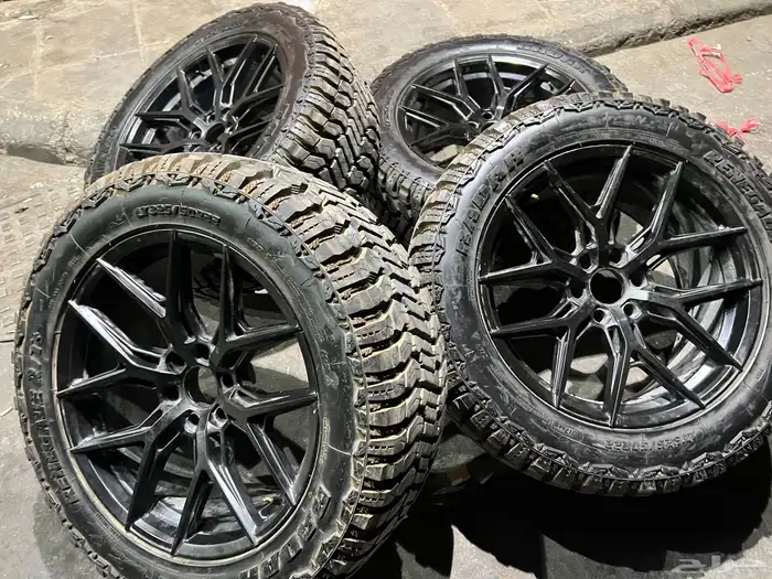 جنوط همر 6 مسمار مع كفرات حجري مقاس 325 50 22 26