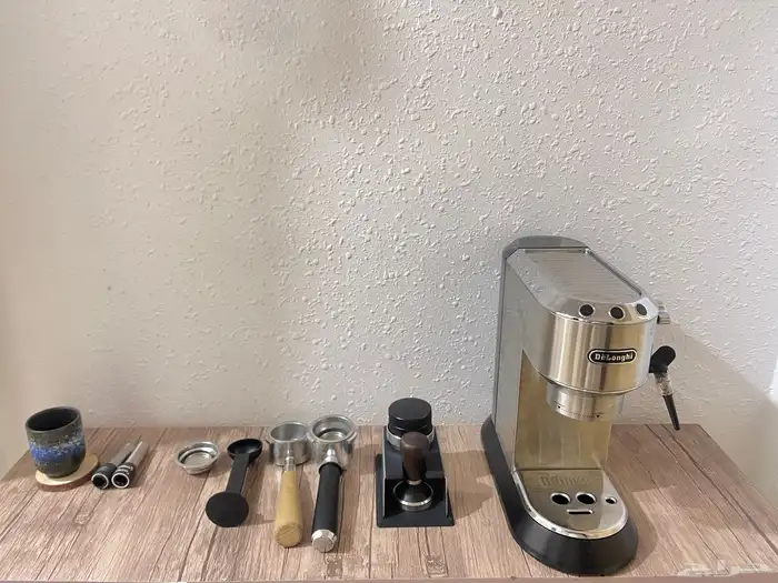 للبيع مكينة قهوة ديلونجي ديدكا   Delonghi Dedica 0