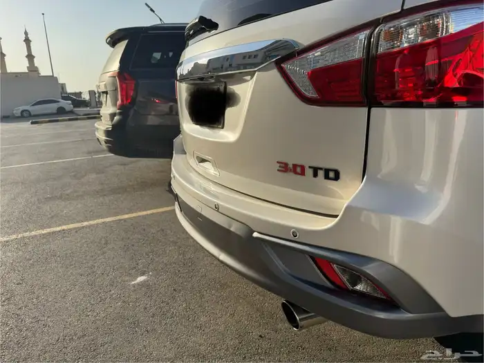 ايسوزو MUX 12
