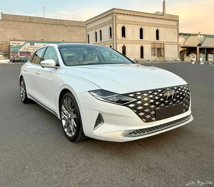 ازيرا 2020 كالجرافي بنورما اعلا مواصفات بحالة الوكاله للبيع 7