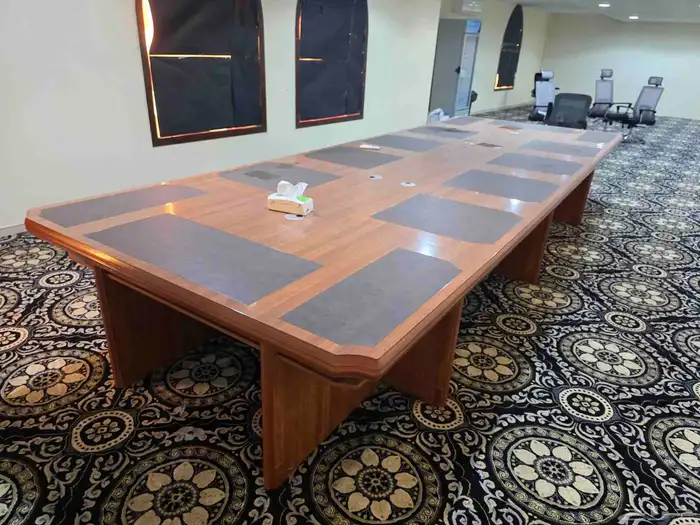 طاولة اجتماعات 4