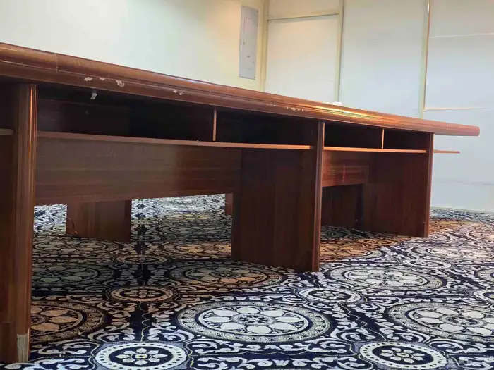 طاولة اجتماعات 5