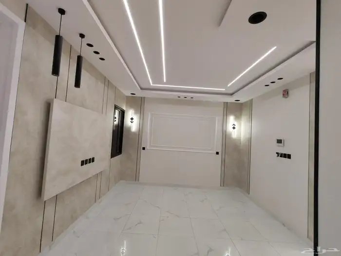 للبيع بحي الاسكان شقق علويه من 550 الف بسطح خاص ومصعد شغال 12