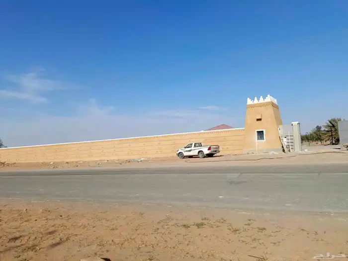بناء طين وحجر واسقف اثل وجريد 2