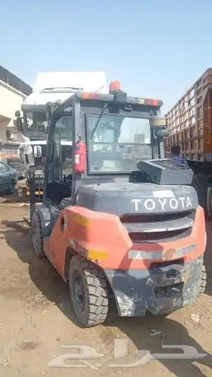 روافع شوكيه 4طن سفتي كامل موديل حديثه وبوم ترك للايجار 1