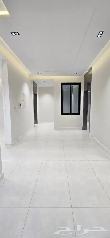 للبيع متبقي دور علوي VIP بلكونه جانبيه 6غرف 550ألف أبها حطين 28