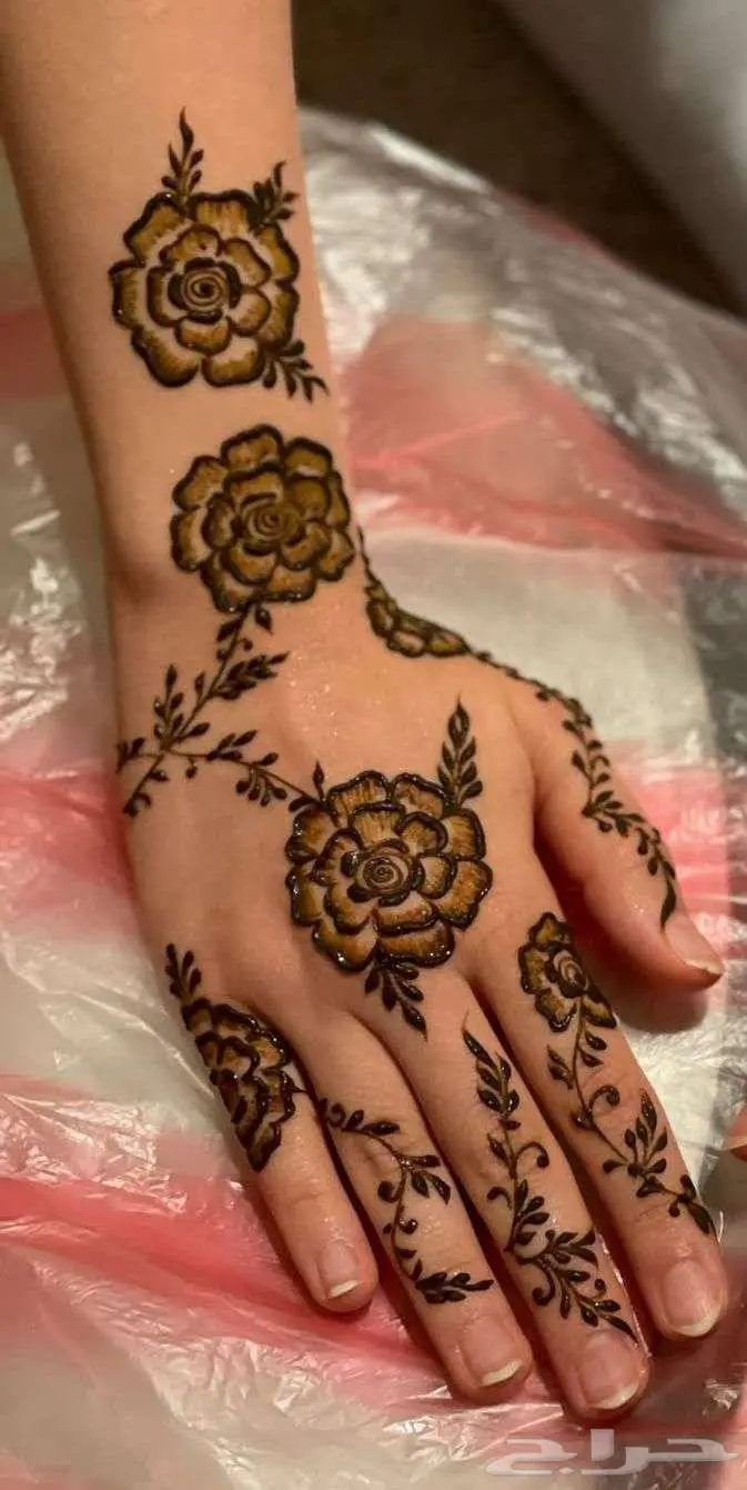 HENNA ARTIST 5