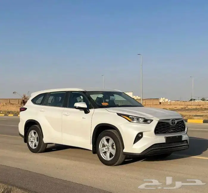 تويوتا هايلندر LE دبل 2025 1