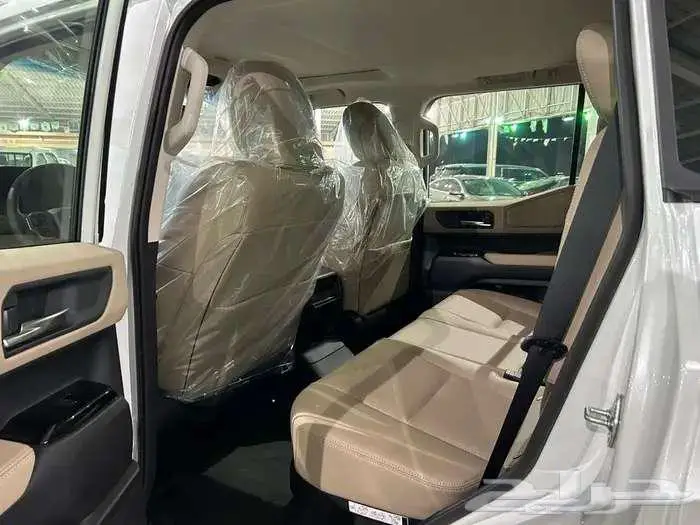 تويوتا برادو TXL3 موديل 2025 بنزين 33