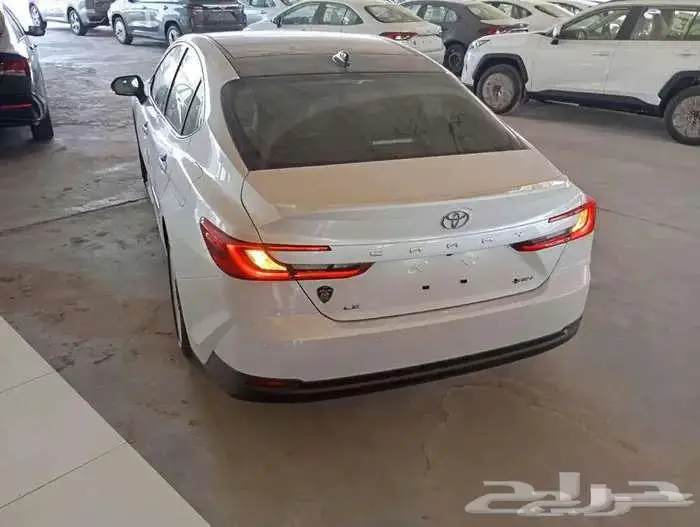 تويوتا كامري ال اي هايبرد ابيض 2025 2
