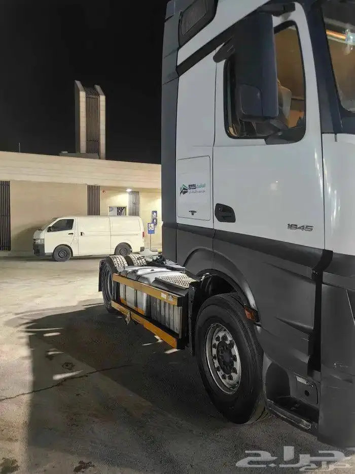 2 شاحنات اكتروس MP4 2016 10