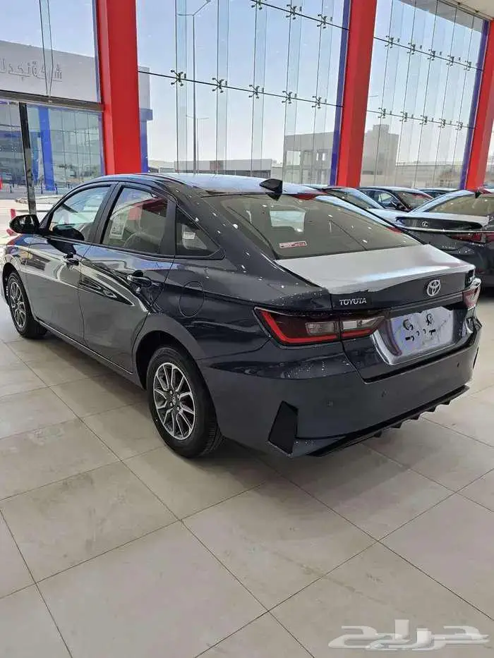 تويوتا يارس Y استندر ابيض ورمادي موديل 2026 18