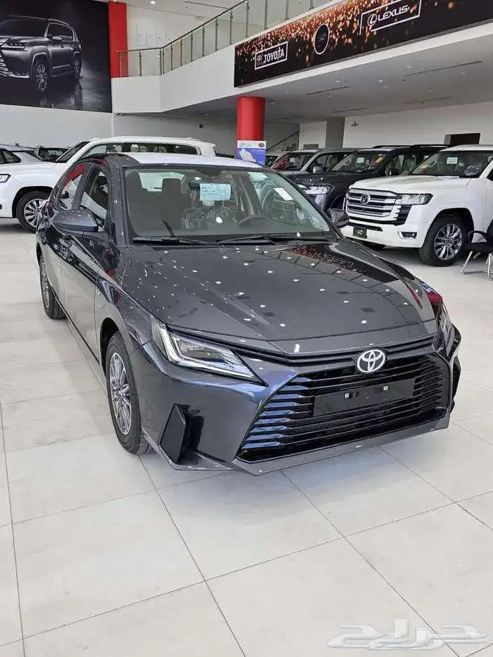 تويوتا يارس Y استندر ابيض ورمادي موديل 2026 1