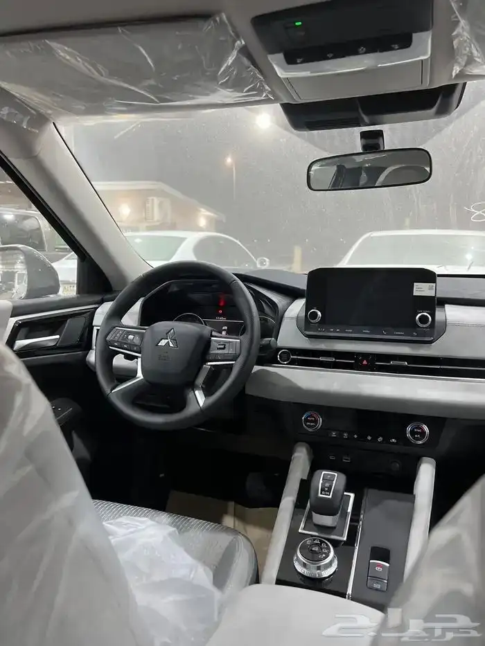 ميتسوبيشي اوتلاندر 2025 ب 96900 شامل 7 مقاعد بصمة اسود ملكي 21