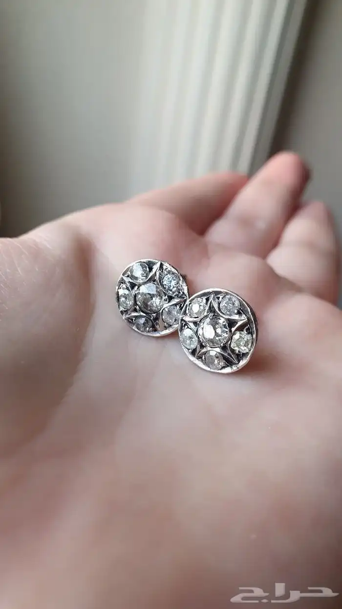 للبيع حلق ماس عتيق من الذهب الأبيض   اجعل أناقتك تتألق 5