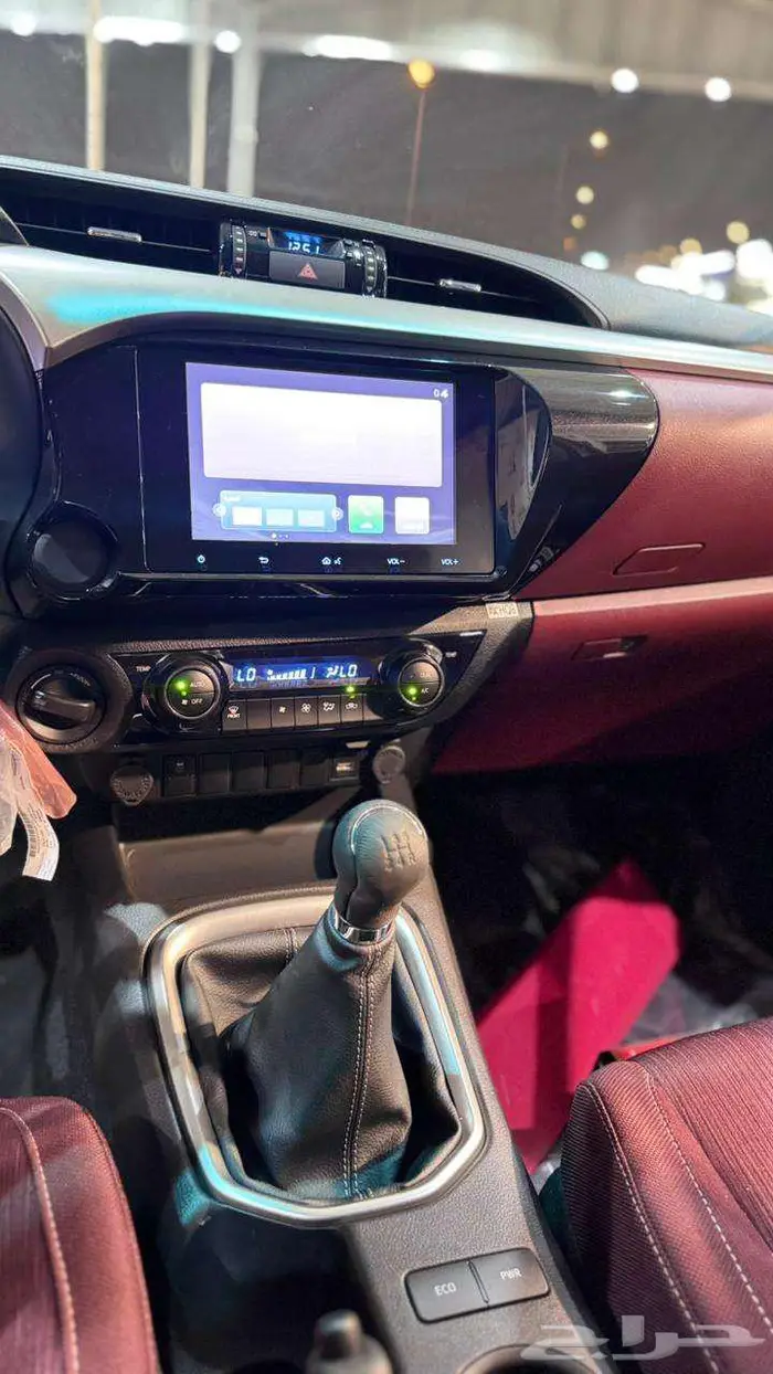 هايلوكس قير عادي بنزين فل كامل بريمي 2025 7