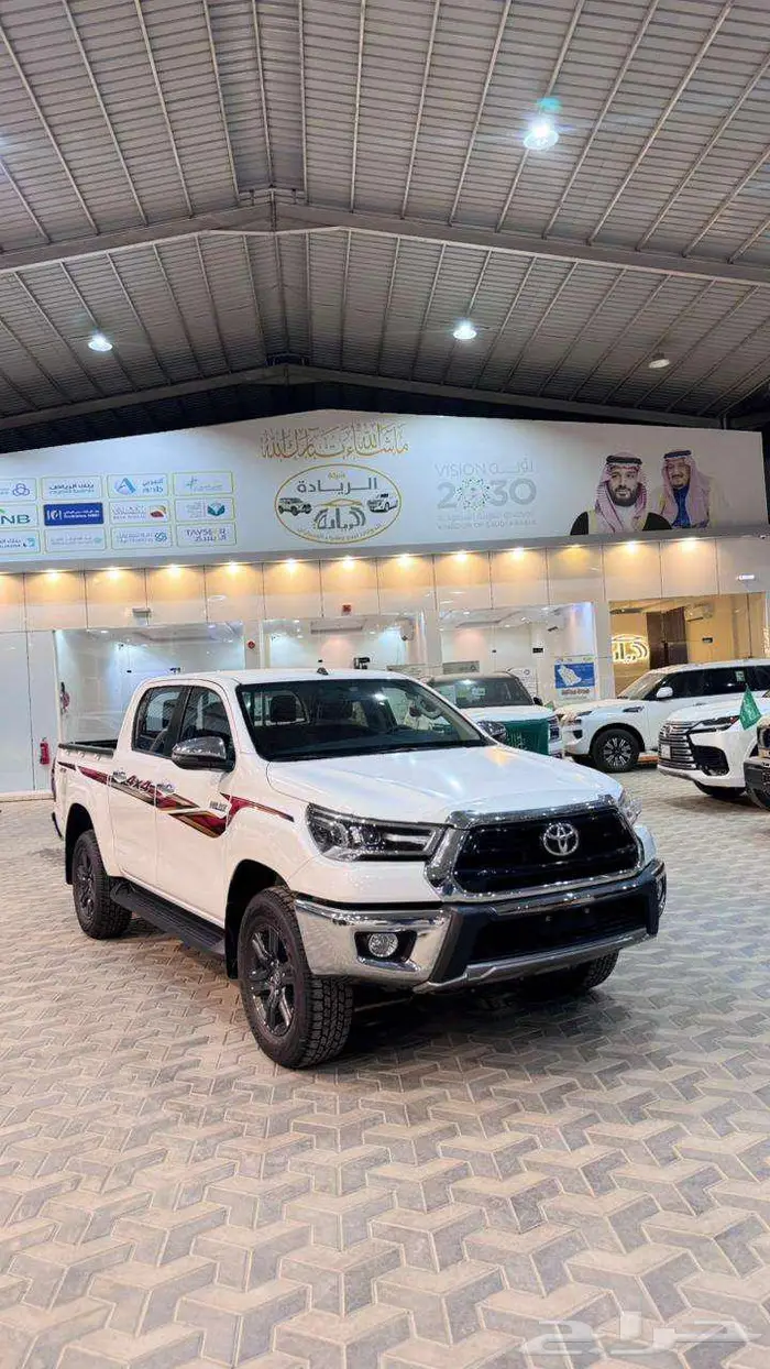 هايلوكس قير عادي بنزين فل كامل بريمي 2025 1