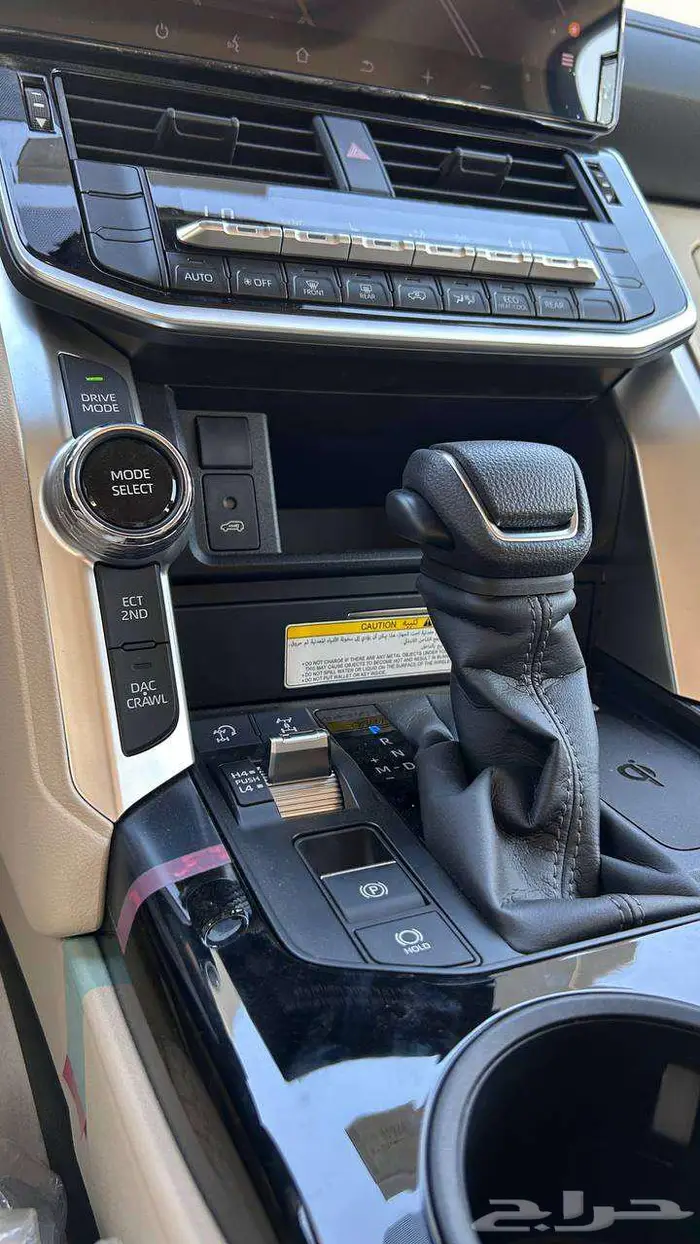 تويوتا لاندكروزر GXR L3 2025 لدى شركة عبدالمجيد الخضر 11