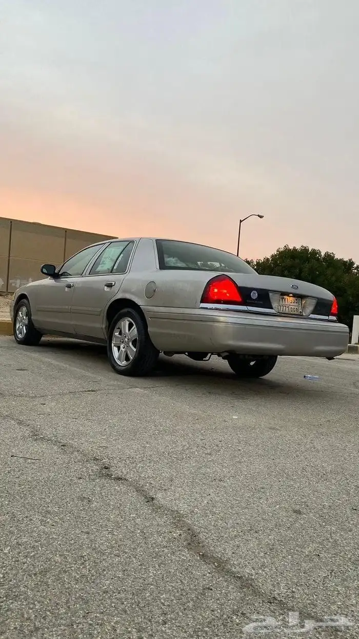 للبيع فورد كراون فكتوريا 2011 9