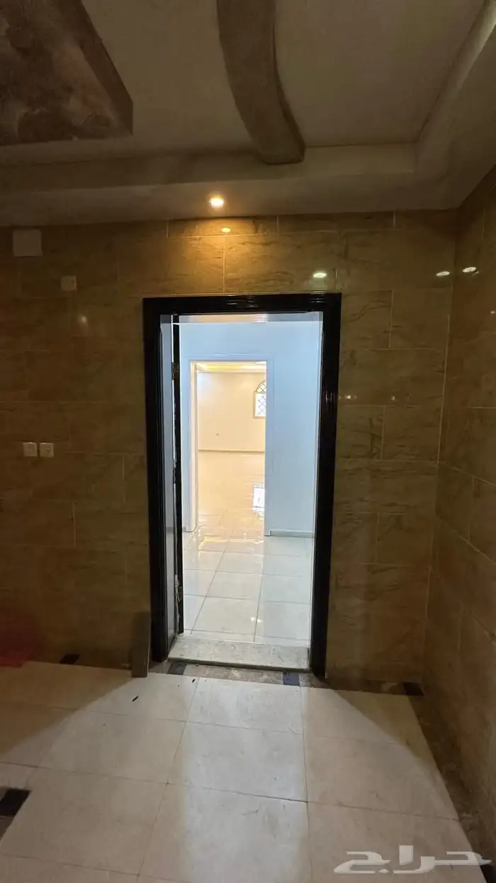 شقة للايجار في التنعيم بجوار كلية التقنيه وقاعة الروشه 2