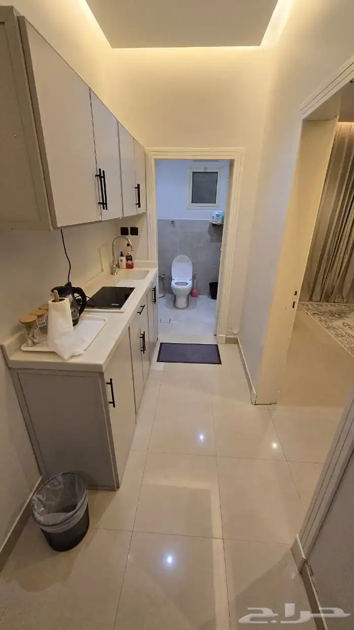 شقه مفروشه غرفه وصاله مع حديقه دور ارضي بحي النرجس 1