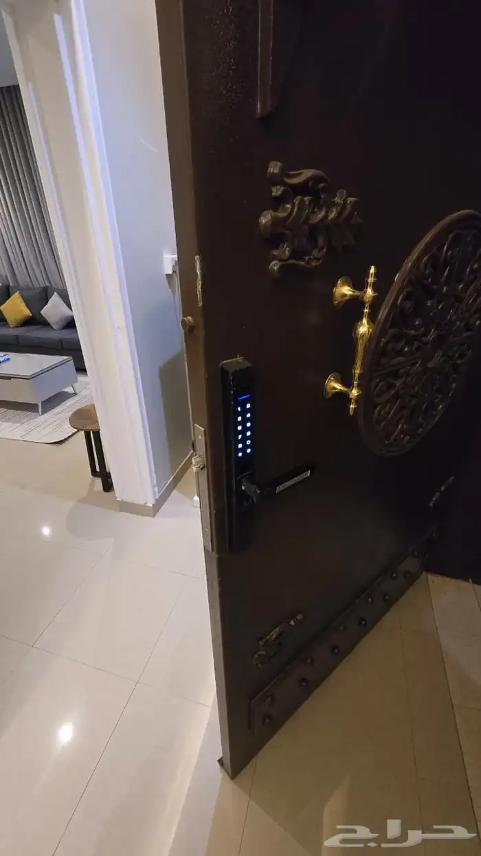 شقه مفروشه غرفه وصاله مع حديقه دور ارضي بحي النرجس 4