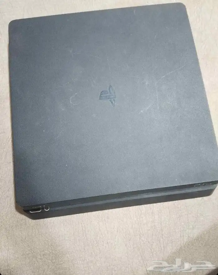 سوني فور مستخدم نظيف ماعمره طب الصيانه مع يد وسلك . 0