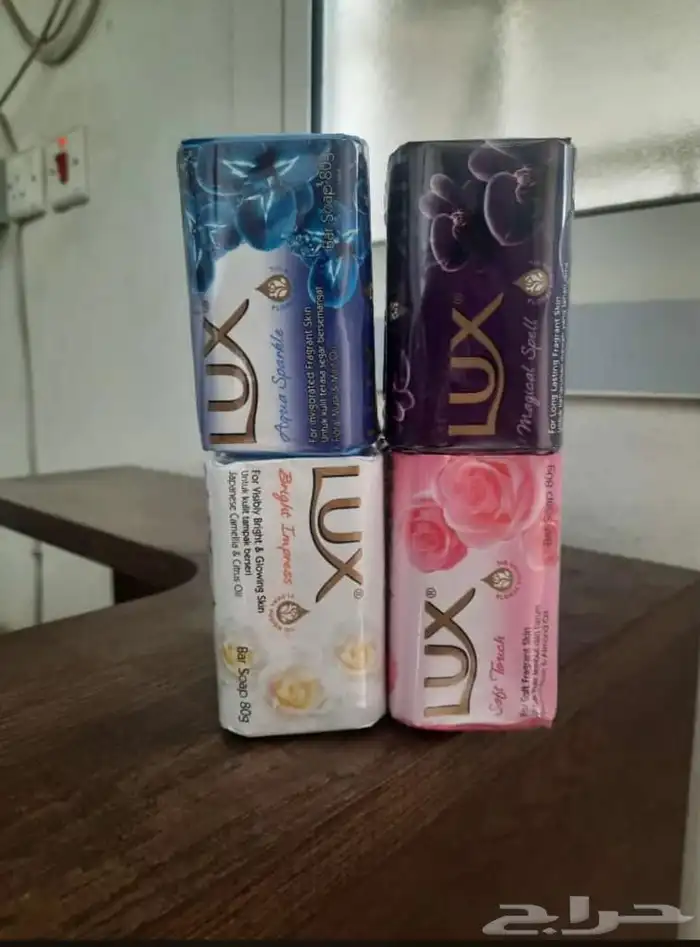 يوجد كمية من صابون لوكس وكامي 1