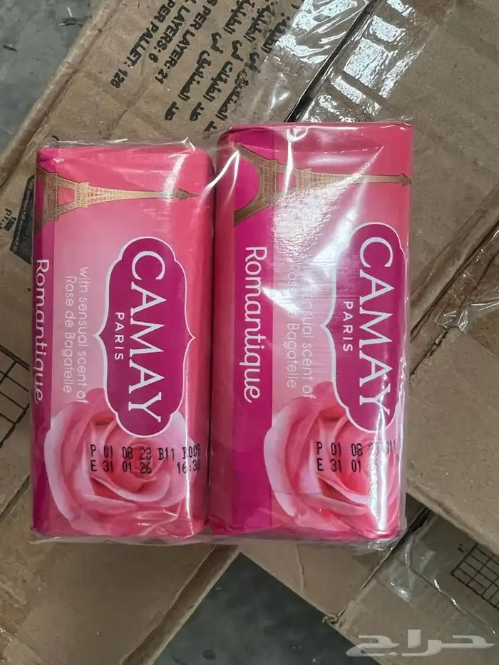 يوجد كمية من صابون لوكس وكامي 12