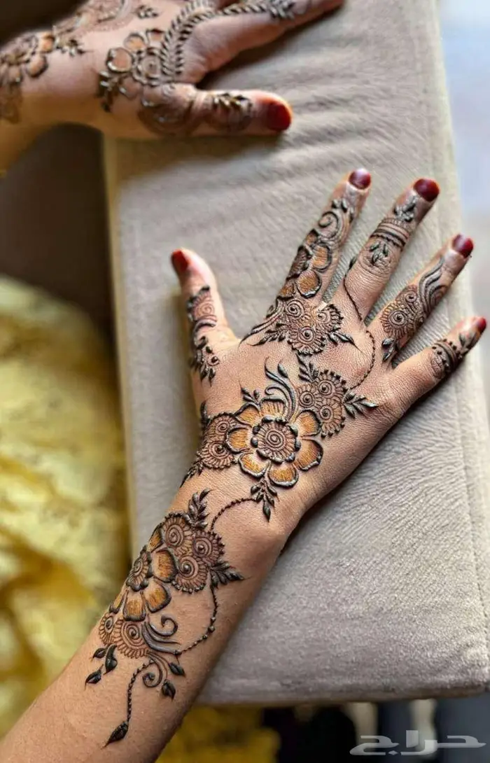 HENNA ARTIST 3