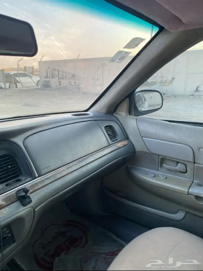 للبيع فورد فكتوريا 98 5