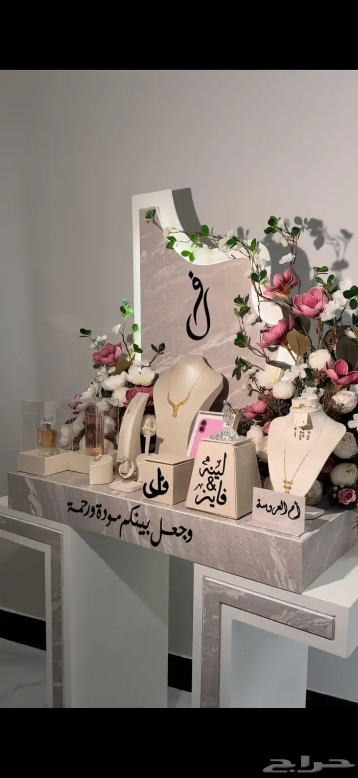 عربية ملكة فخمة 0