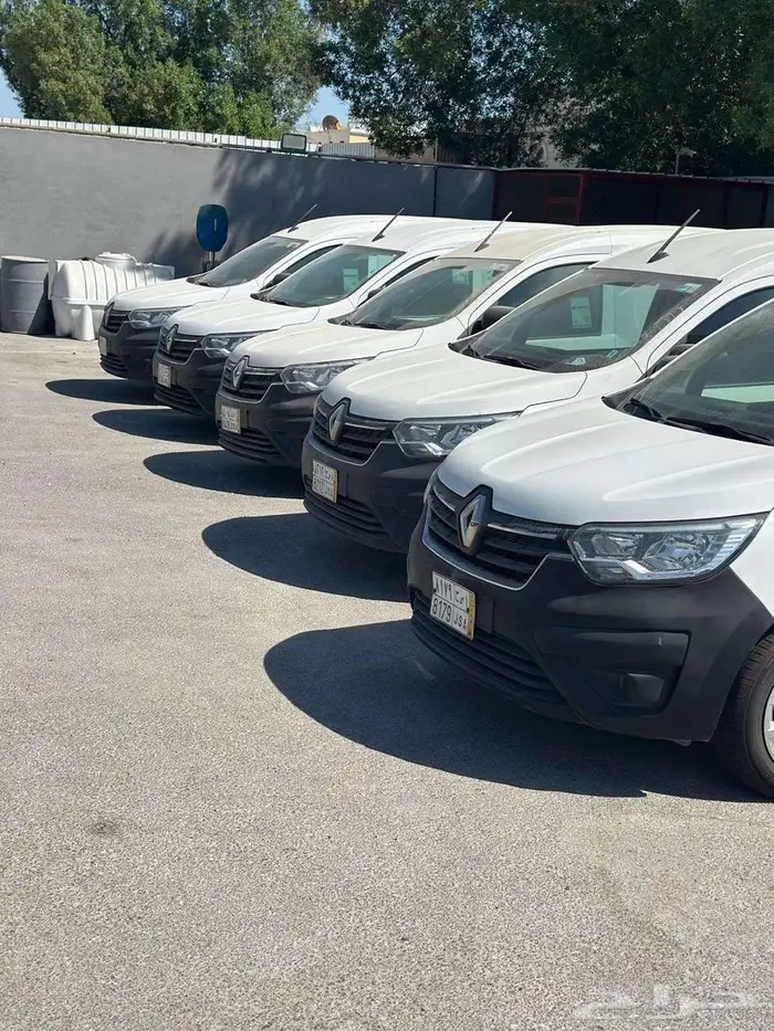 رينو دوكر فان 2023 متوفر عدد 25 سيارة 4