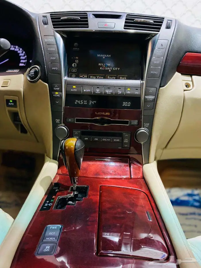 لكزس LS460L موديل 2008 23