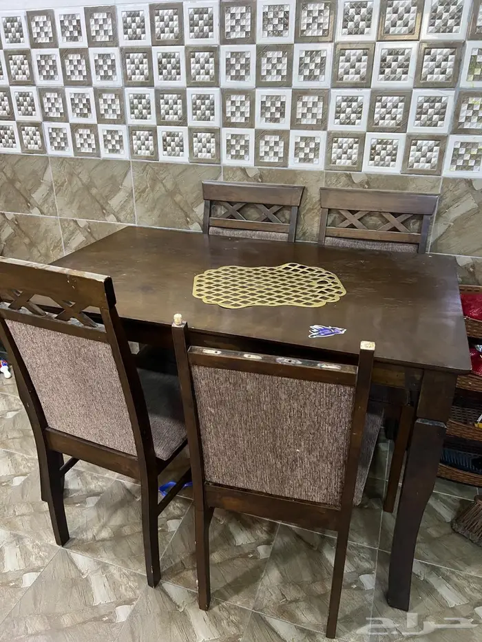 اثاث للبيع مساند ودولاب وطاولة 3