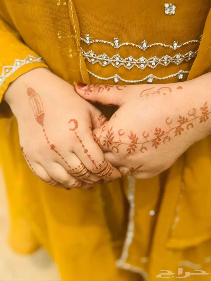 HENNA ARTIST 4