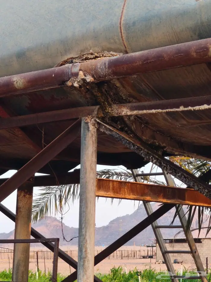 للبيع تانكي ماء عايدي وصندوق لوري تراثي 3