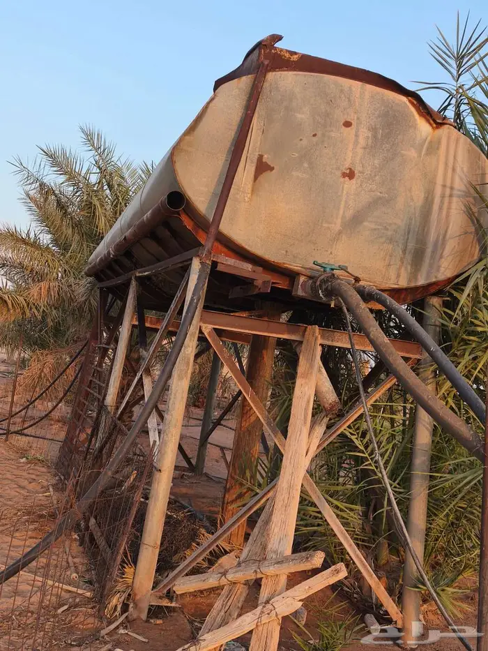 للبيع تانكي ماء عايدي وصندوق لوري تراثي 11